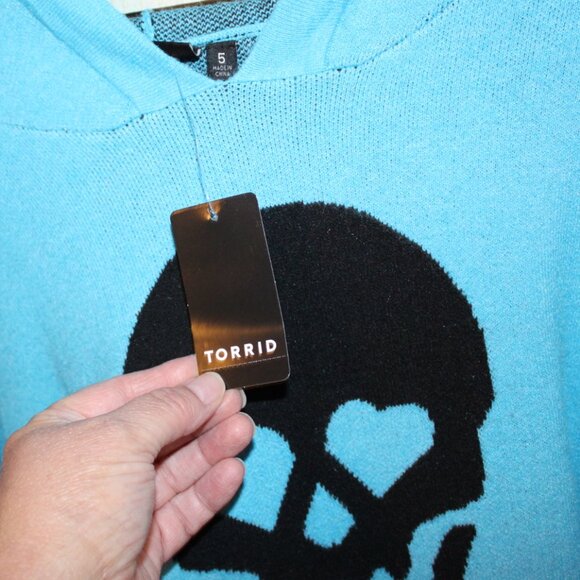 NWT Torrid LOVESICK skull hoodie sweater 5X (28W) FUN !! - Picture 3 of 9